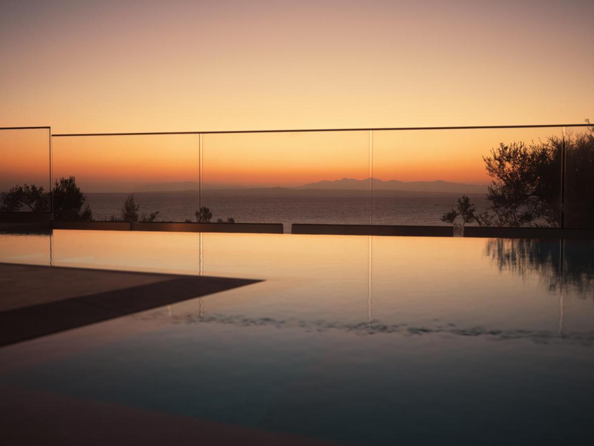 Uparati Villa - Hilltop Sea View Retreat チィリヴィ エクステリア 写真